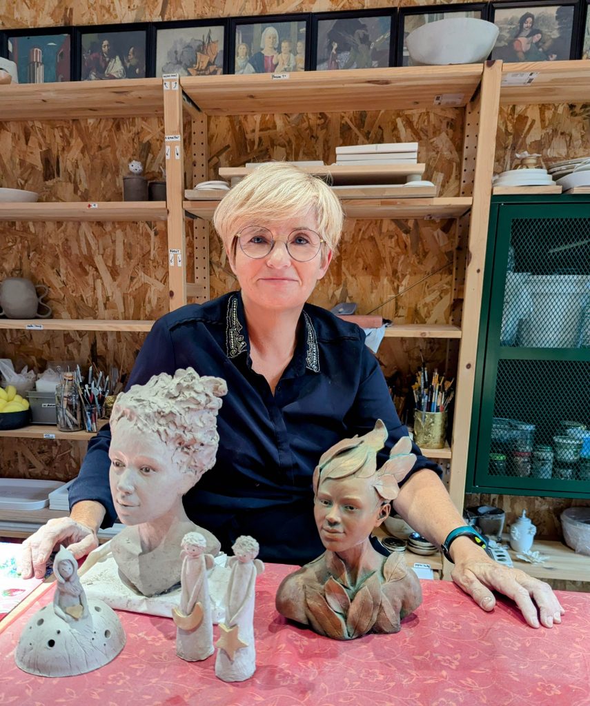 Axelle Perret vous accueillera dans son atelier de sculpture situé à Toulouse, quartier Pradettes - Lardennes.